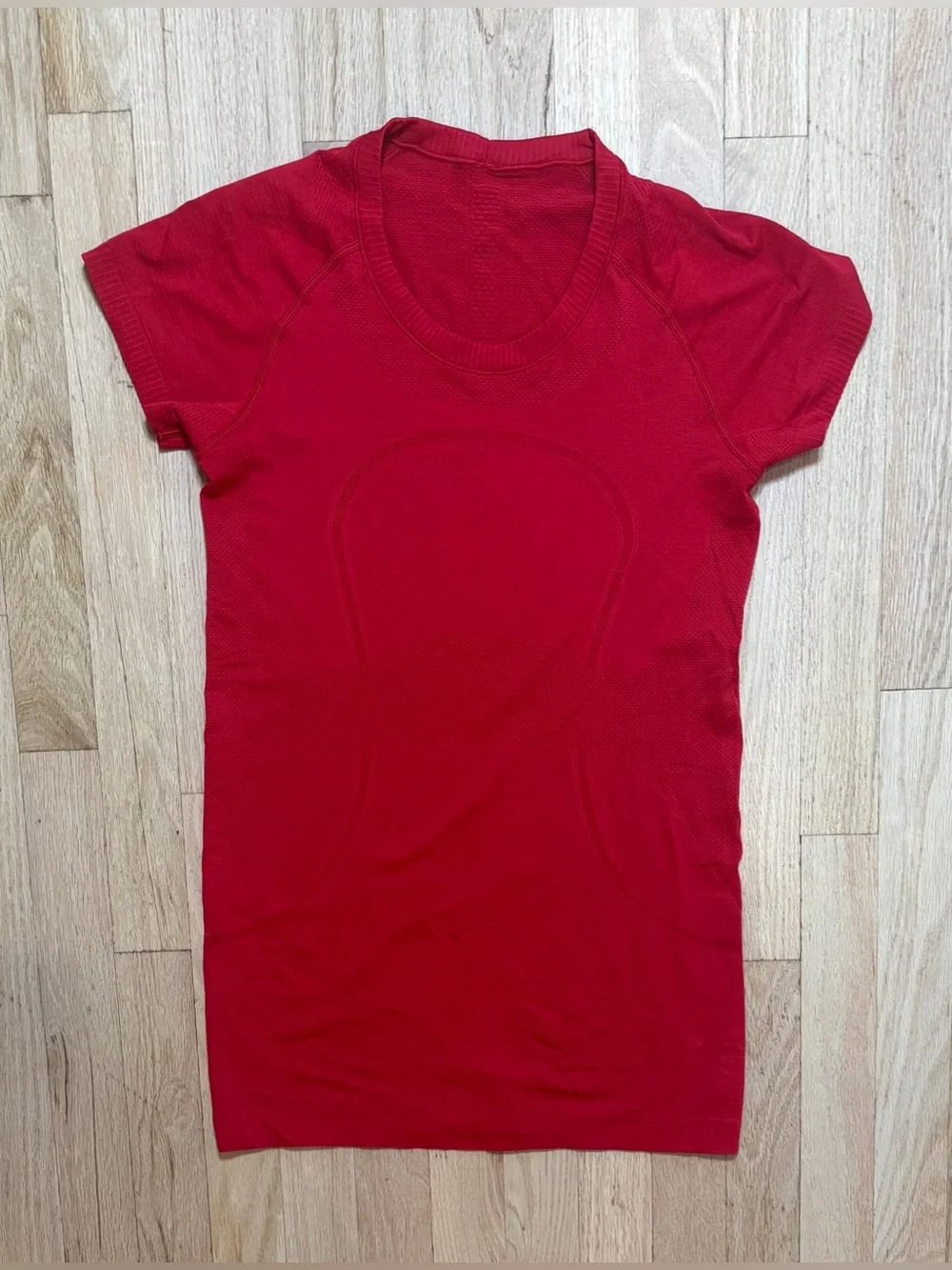 Lululemon Swiftly Tech Short Sleeve Crew Red Seamless Running Workout Top Size 8 - Picture 4 of 8